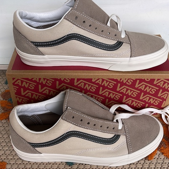 Vans WMNS Old Skool
Earth Tones Moon Rock
VN0007NTCH8
Sneakers - Picture 3 of 16